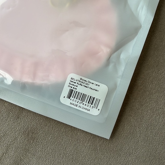 Stoney Clover Lane Seeing Stars Velvet Pink Sunburst Key Chain Bag Charm New - Picture 2 of 2